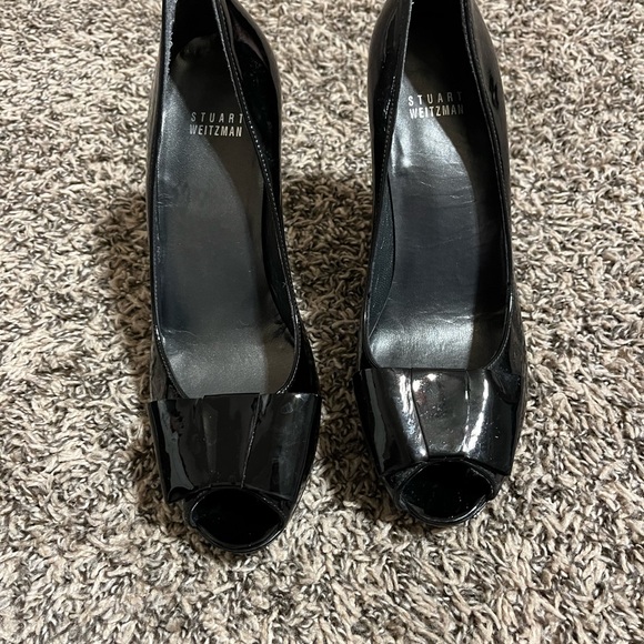 Stuart Weitzman black, open toed, patent leather high heels, with bow - Picture 2 of 5